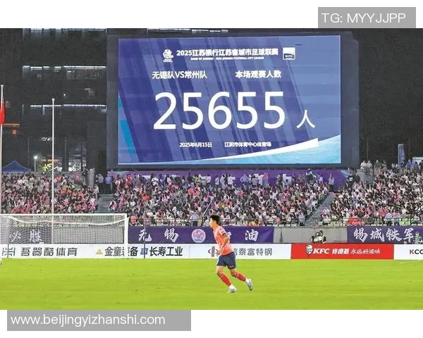 足球明星化身路人体验生活却被球迷识破引发热议