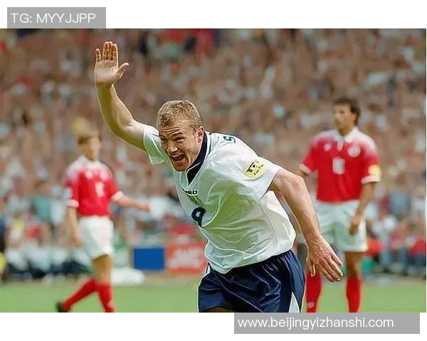 足球明星阿兰希勒的传奇生涯与对足球的深远影响分析